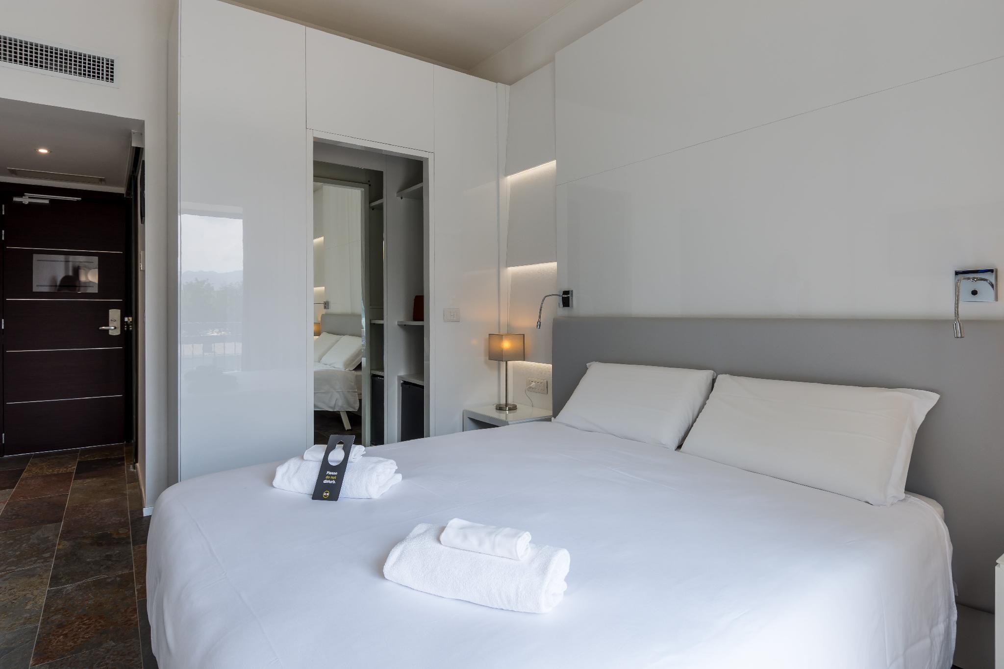 B&B Hotel Савона Екстериор снимка