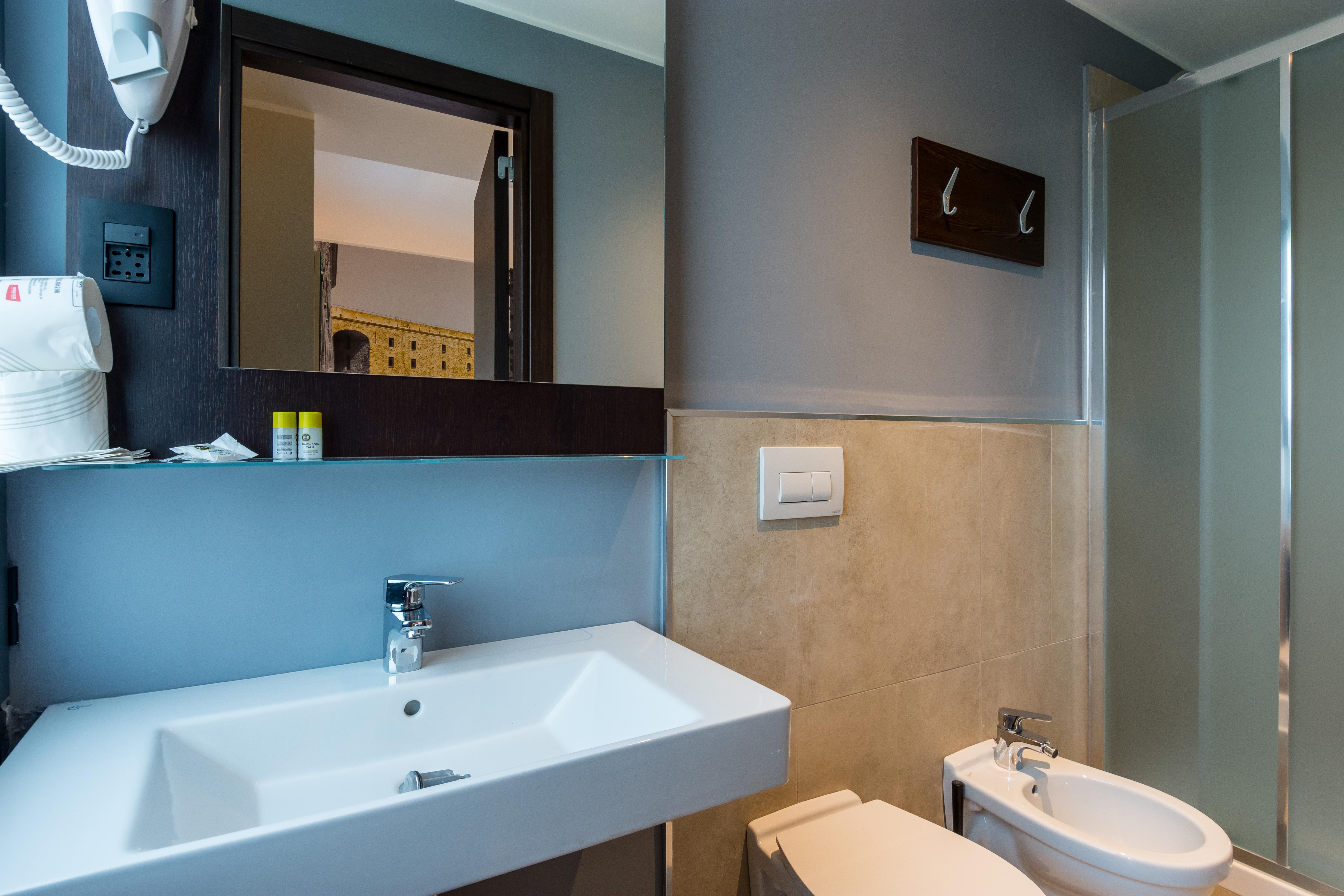 B&B Hotel Савона Екстериор снимка