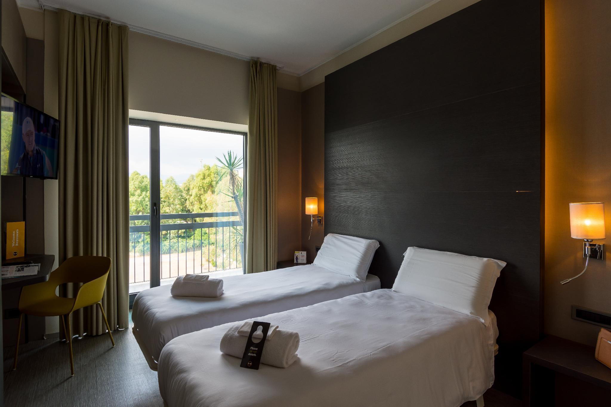 B&B Hotel Савона Екстериор снимка