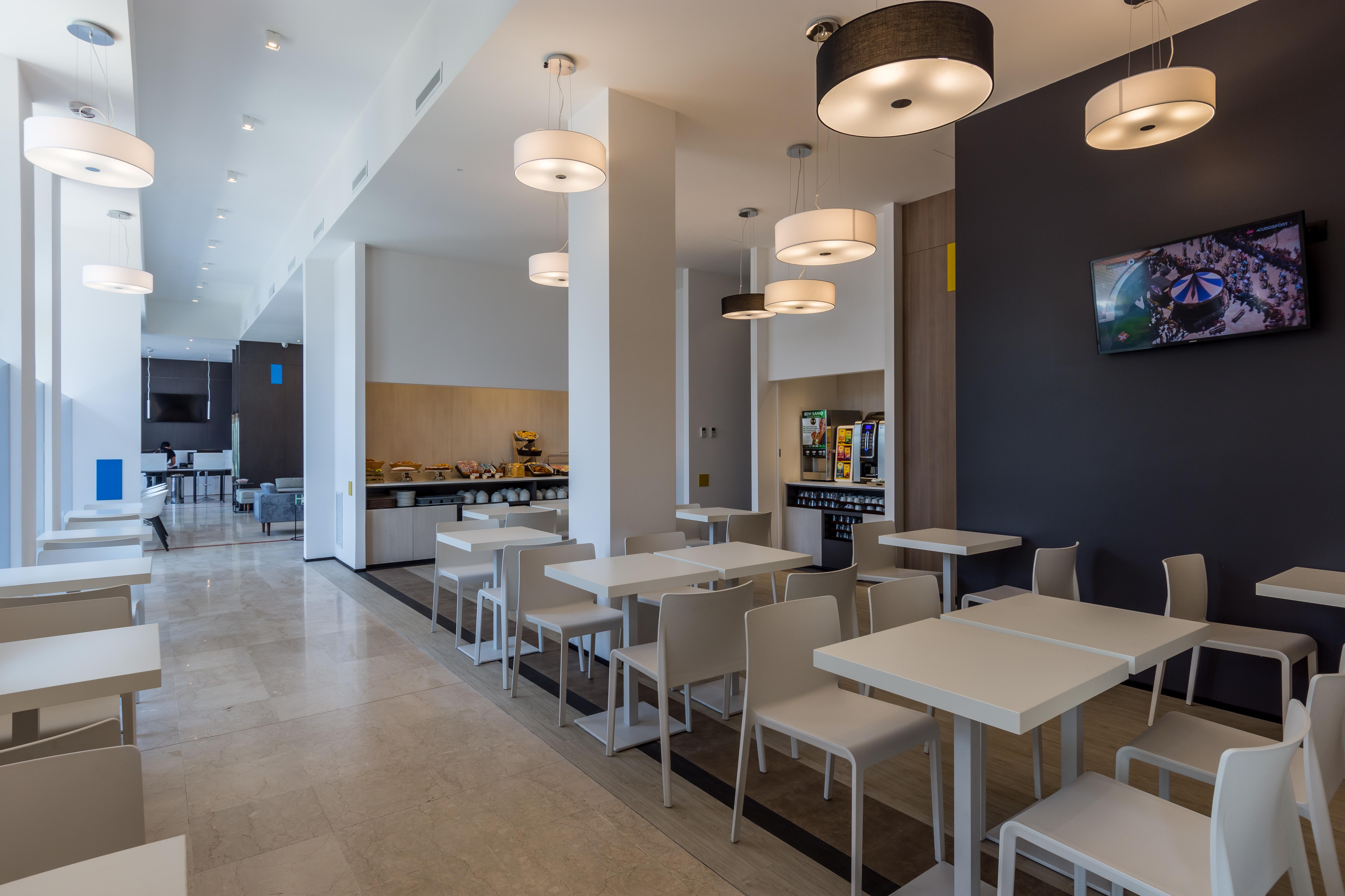 B&B Hotel Савона Екстериор снимка