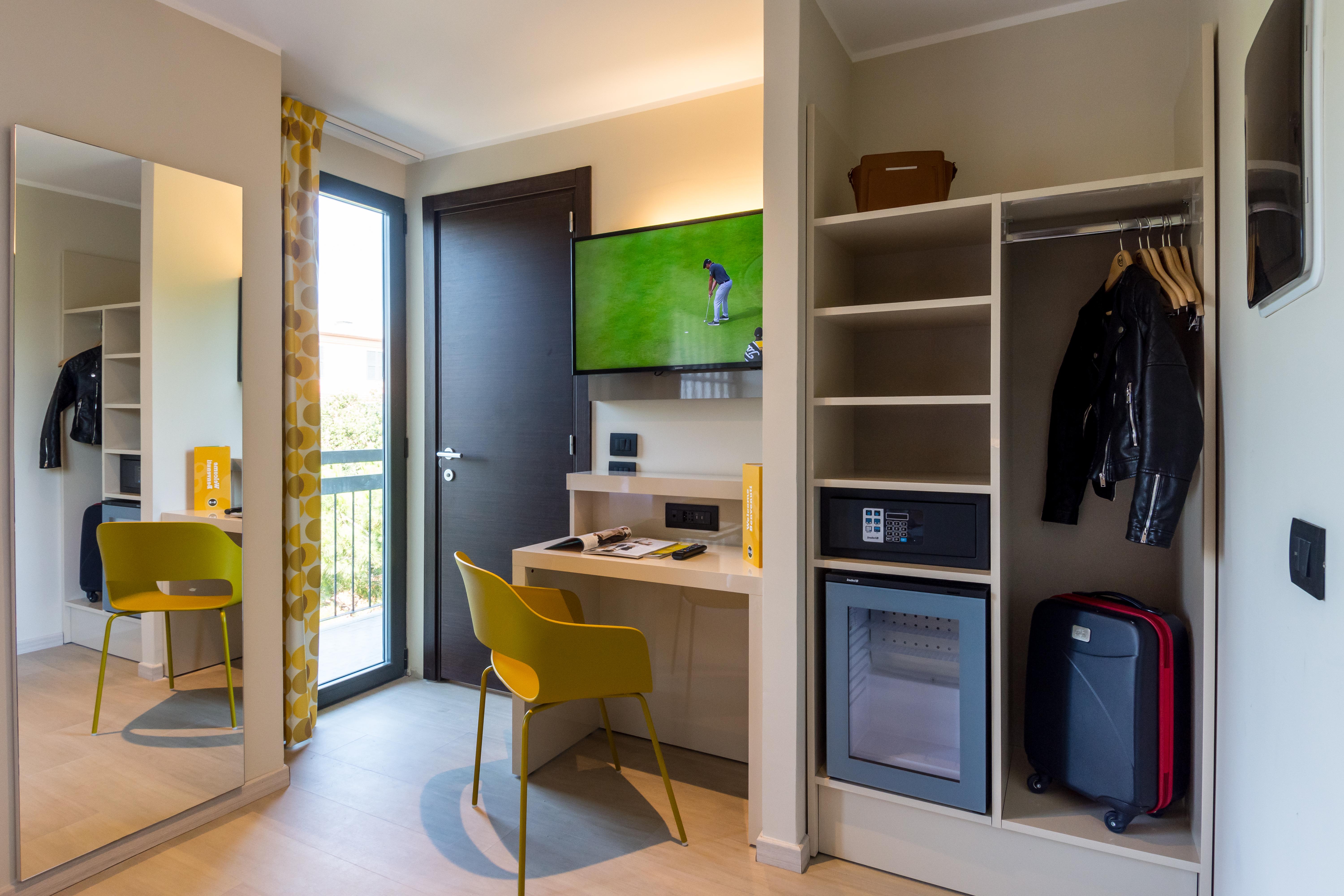 B&B Hotel Савона Екстериор снимка