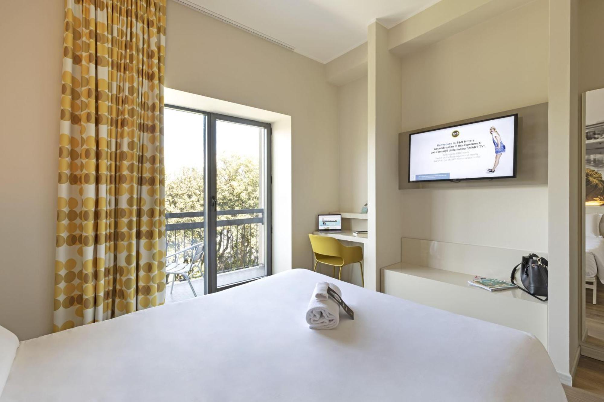 B&B Hotel Савона Екстериор снимка