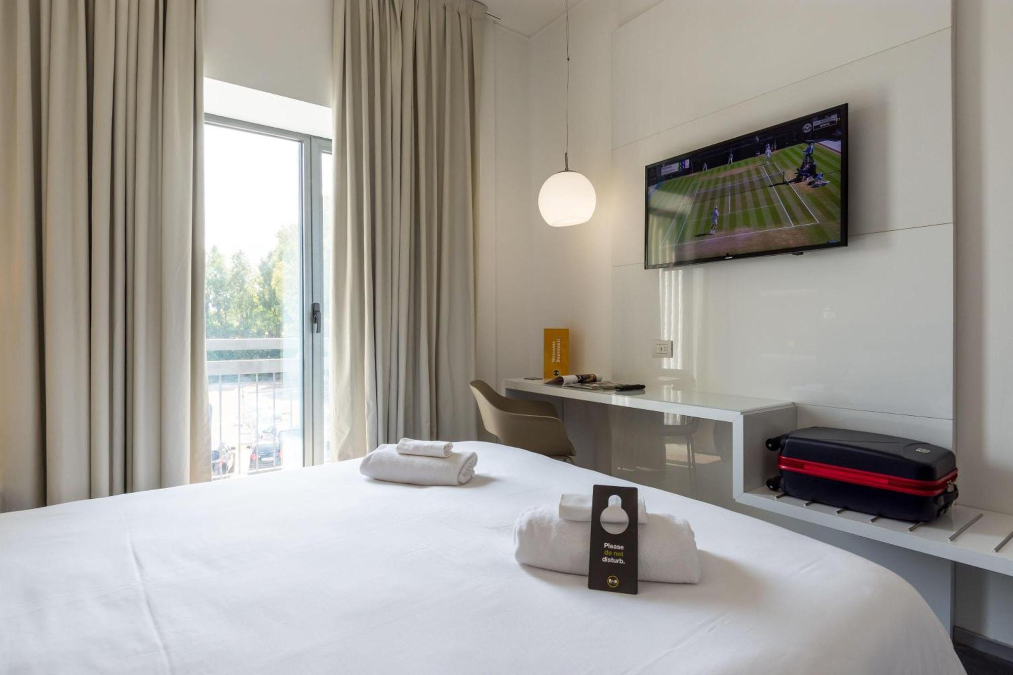 B&B Hotel Савона Екстериор снимка