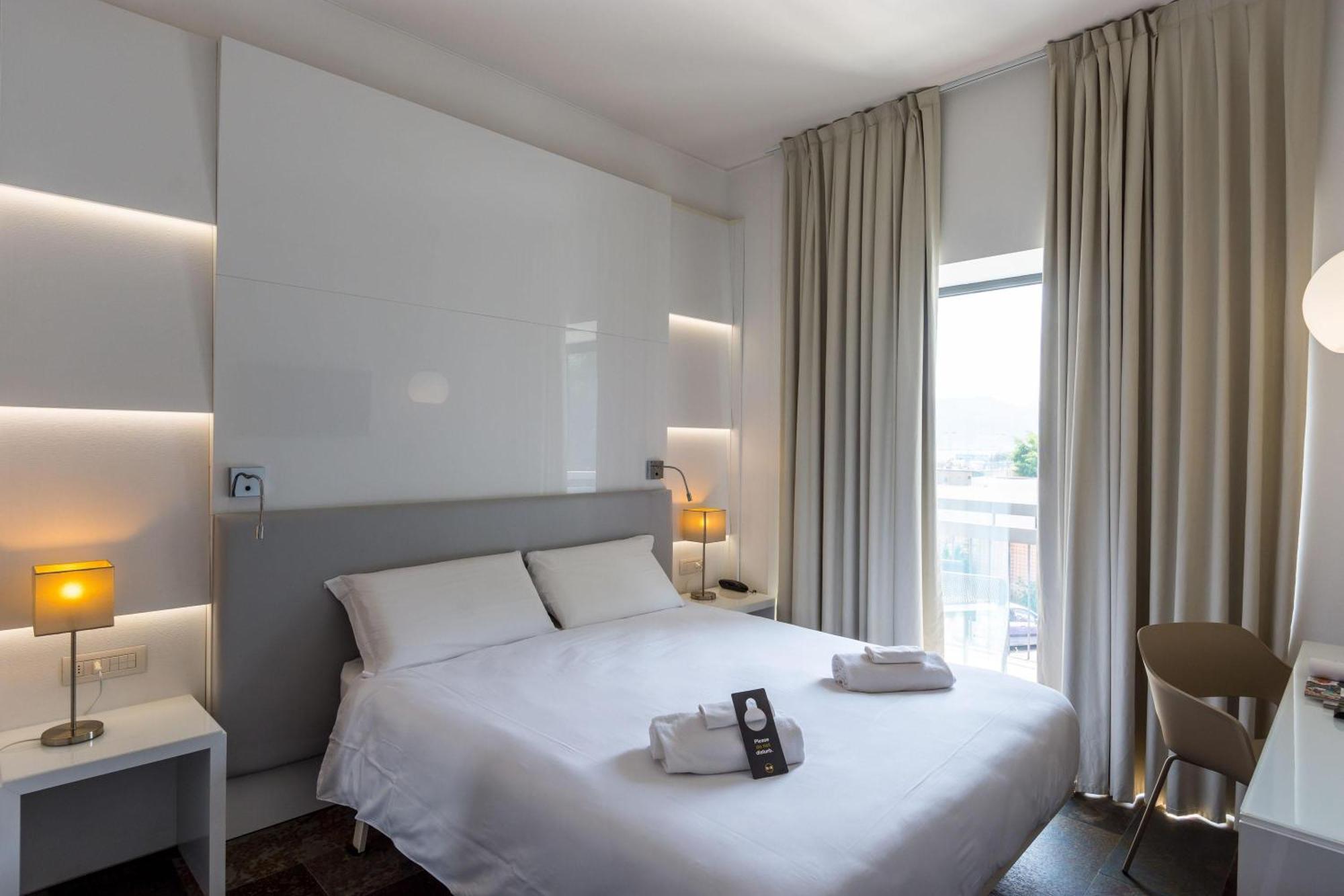 B&B Hotel Савона Екстериор снимка