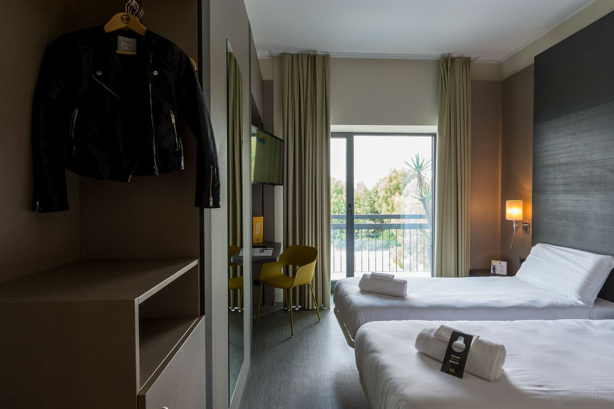 B&B Hotel Савона Екстериор снимка
