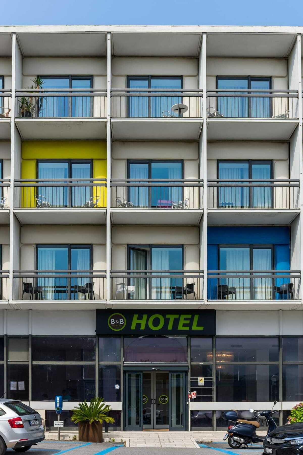 B&B Hotel Савона Екстериор снимка